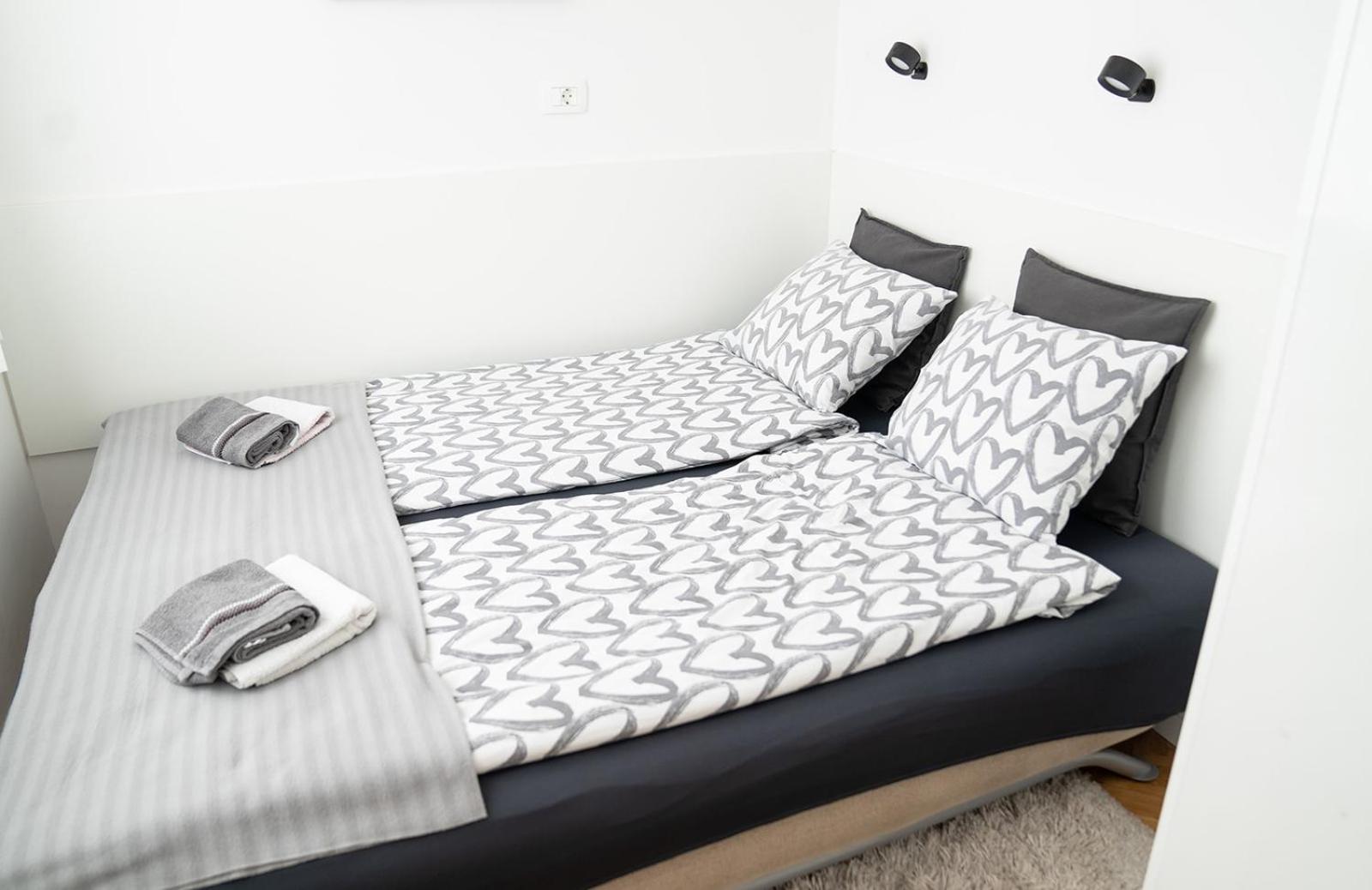 Casa De Dinca, 2 Bedroom, Big Balcony, Free Parking Zone Zagreb Exterior foto